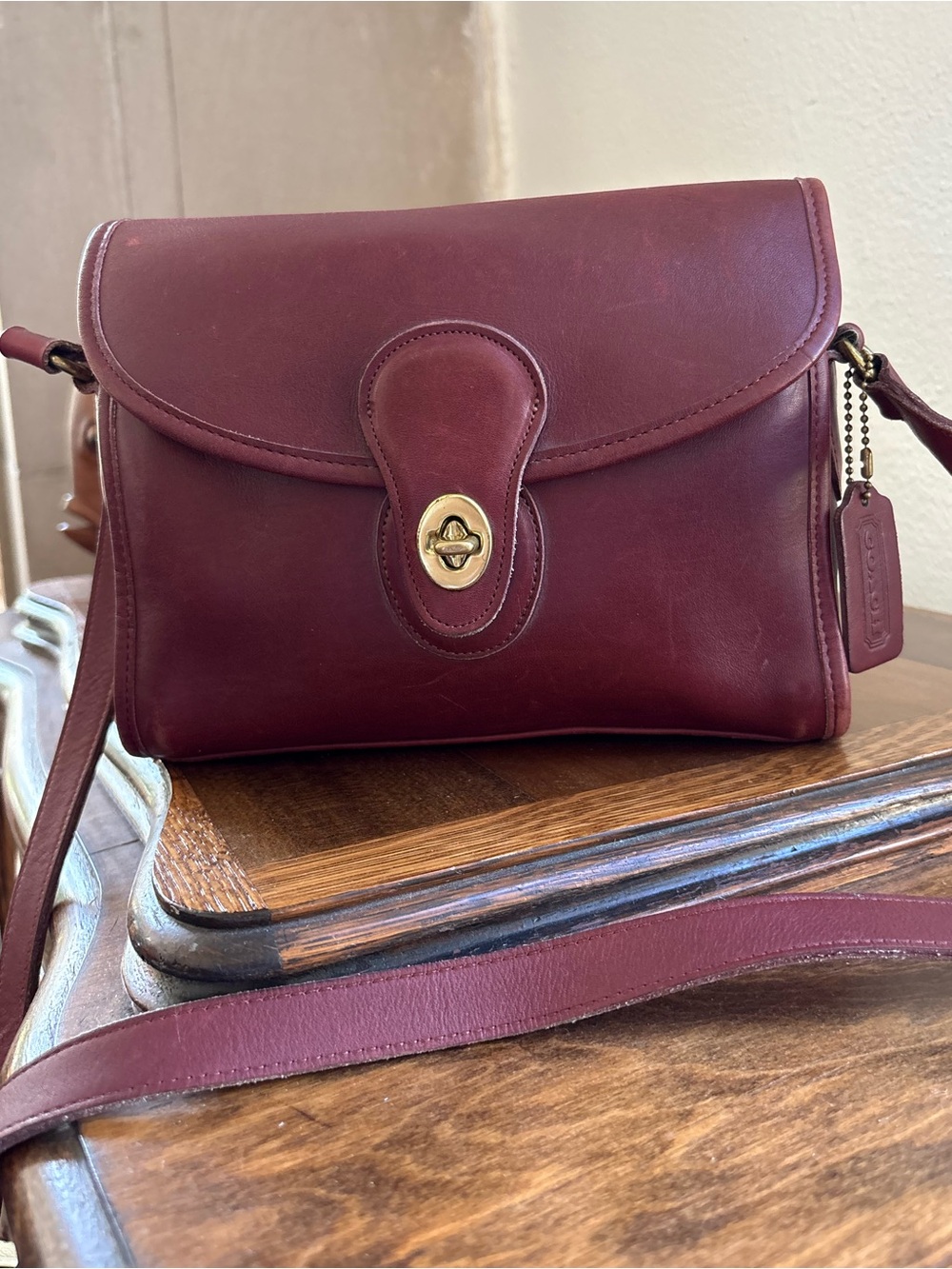 COACH vintage Turnlock Leather crossbody Bag Red